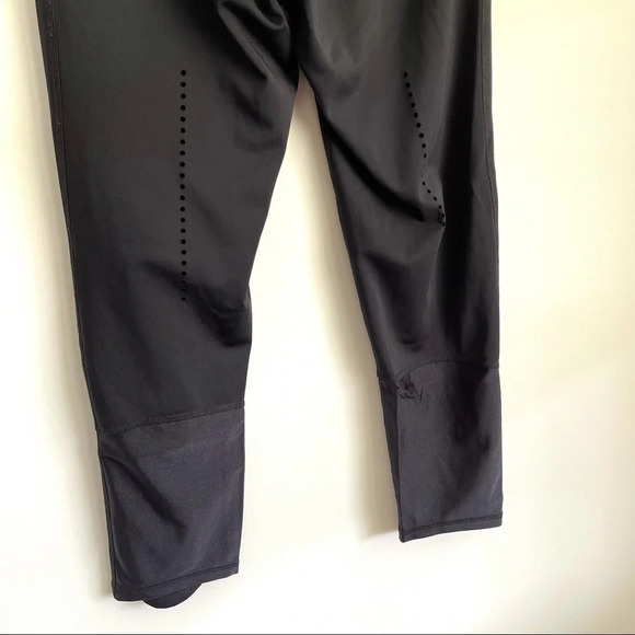 Zella perforated 3/4 black leggings size small - Picture 6 of 8